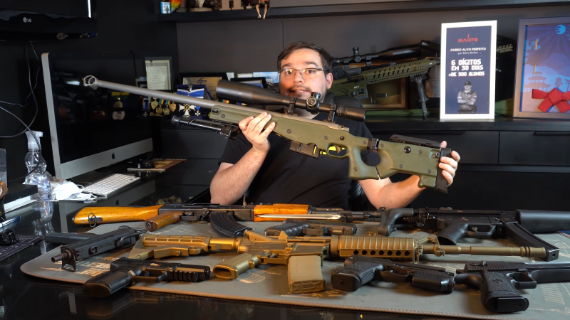 Colecionador Mostra Principais Armas Do CS GO Na Vida Real DRAFT5