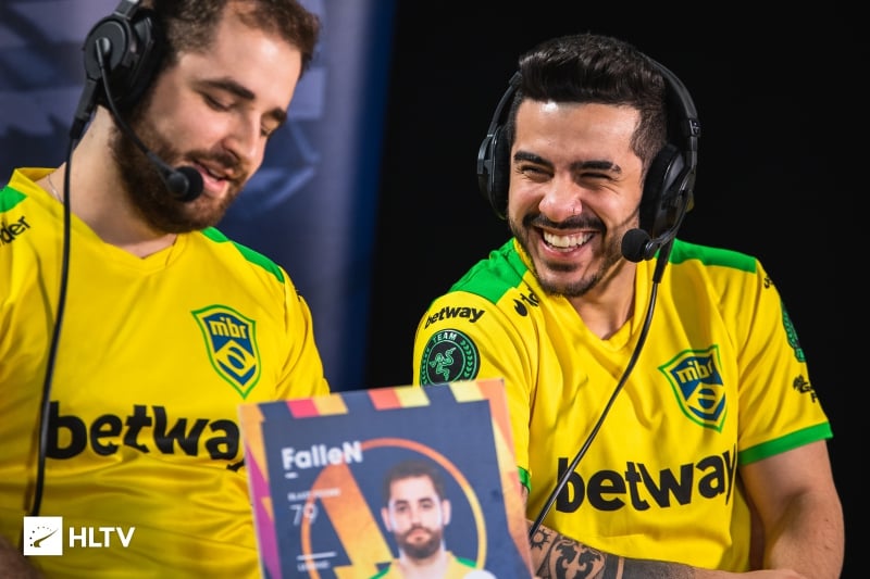 LUCAS1 E COLDZERA FARPANDO ALGUNS JOGADORES BRASILEIROS 