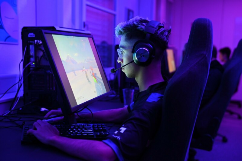 Arena Jogue Fácil chega ao CS:GO com gaming house em João Pessoa e