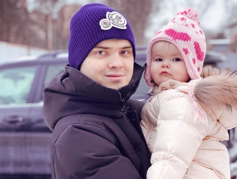 O jogador russo electroNic ao lado de sua filha | Foto: Reprodução/Instagram
