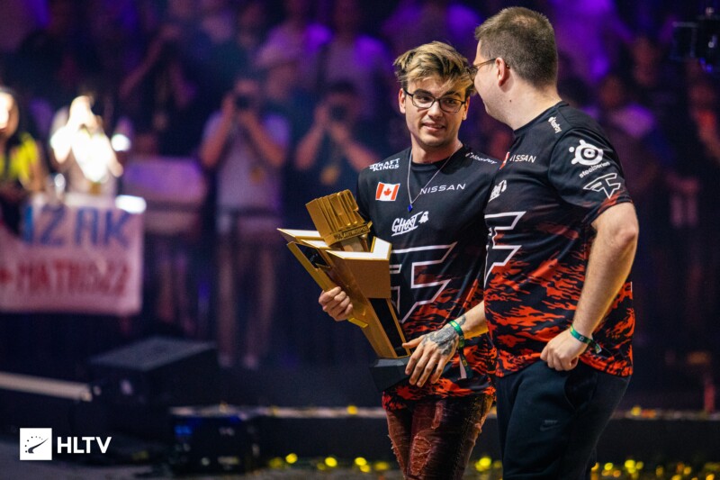 https://static.draft5.gg/news/2022/06/16140717/FaZe-Clan-Twistzz-e-karrigan-PGL-Major-Antwerp-2022.jpg