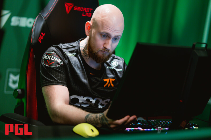 https://static.draft5.gg/news/2022/08/26174216/fnatic-KRIMZ-PGL-Major-Antwerp-2022-European-RMR-A.jpg