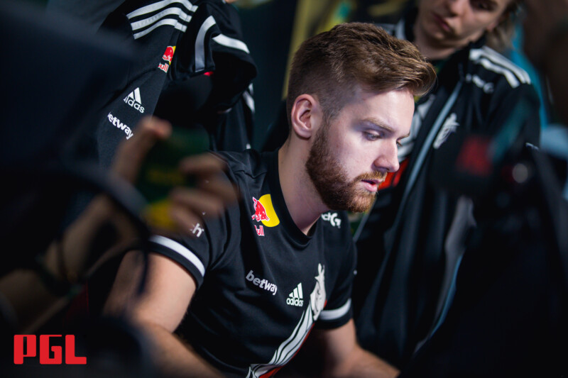 Após críticas iniciais, NiKo afirma que Anubis é melhor que Ancient e ...