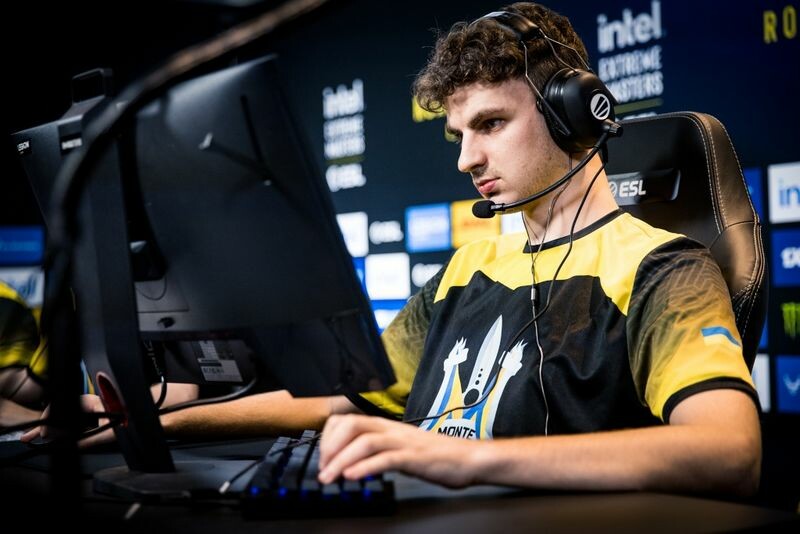 https://static.draft5.gg/news/2023/05/04134733/800px-Woro2k_at_Rio_Major_2022_EU_RMR.jpg