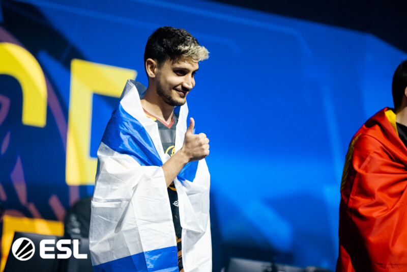 Estrela da ENCE, Nertz conta como o exército