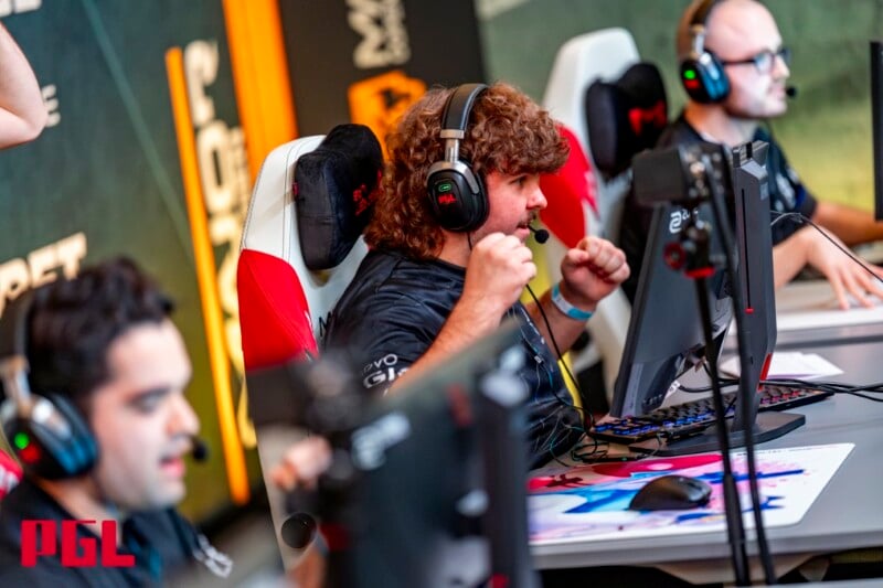 Complexity Supera HEROIC E Fica A Uma Vitória Dos Playoffs Do PGL Major ...