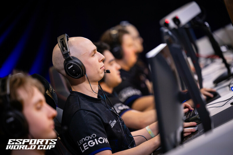 EliGE fez duras críticas ao desempenho da Complexity em Riyadh | Foto: Adela Sznajder/Esports World Cup