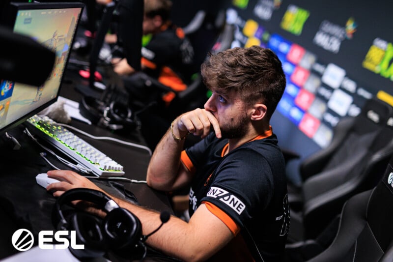 Desolação tomou conta da fnatic após a derrota | Foto: Igor Bezborodov/ESL