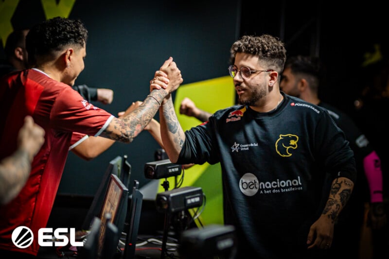 FURIA e RED Canids se enfrentarão pela última vaga nos playoffs da EPL S20 | Foto: Enos Ku/ESL