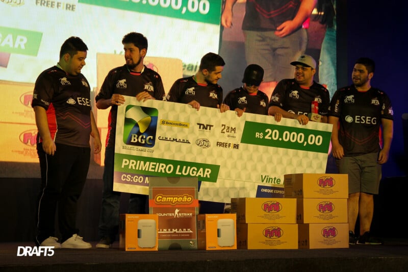 w7m com a premiação de campeã da edição de 2018 | Foto: Lucas Spricigo/DRAFT5