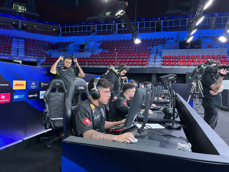 FURIA domina FaZe e estreia com vitória na IEM Rio 2024 | DRAFT5 ...