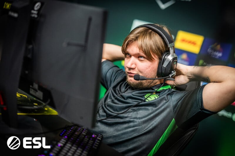 Mesmo após um ano parado, s1mple segue mostrando grande nível | Foto: Adam Lakomy/ESL