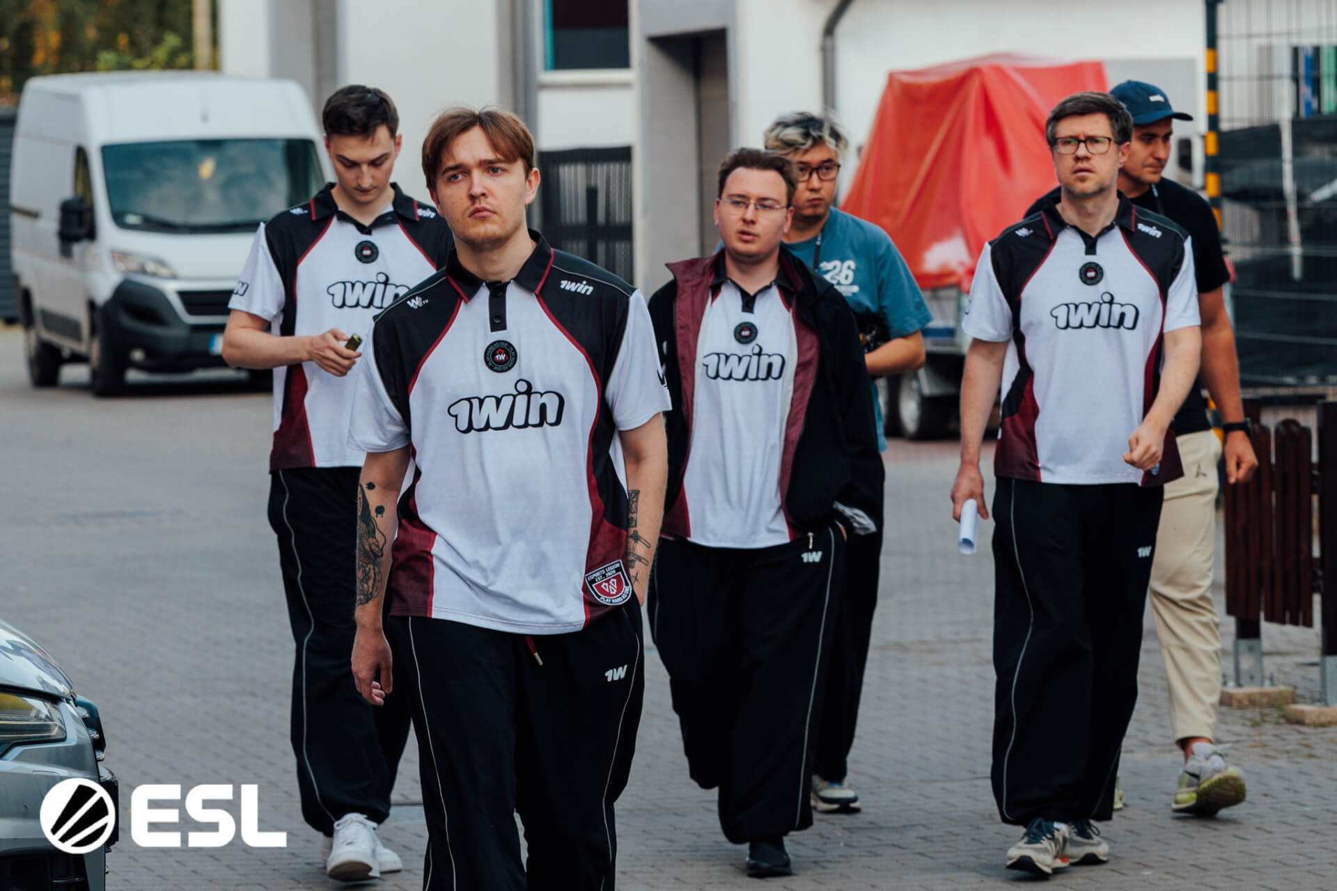https://static.draft5.gg/news/2026/10/06105021/1WIN-nafany-Ax1Le-fame-e-groove-ESL-Pro-League-S24.jpg