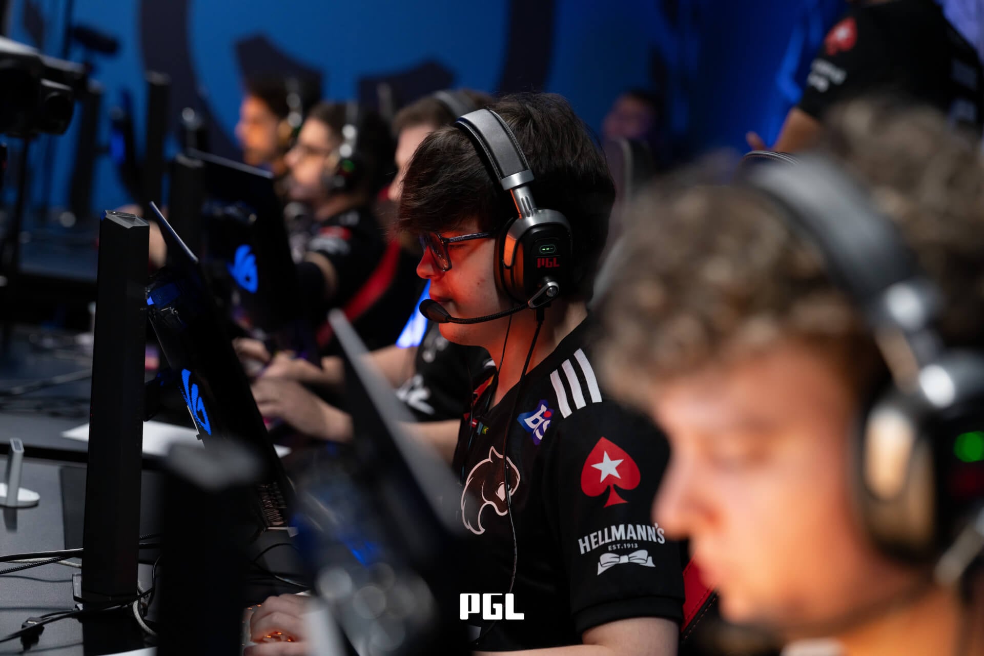 https://static.draft5.gg/news/2026/10/30154921/PGL_CS2_BUCHAREST_MASTERS_2026_DAY_6_donut-6262.jpg